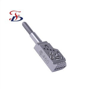 Čtyřjehlová jehlová svorka se šesti nitěmi